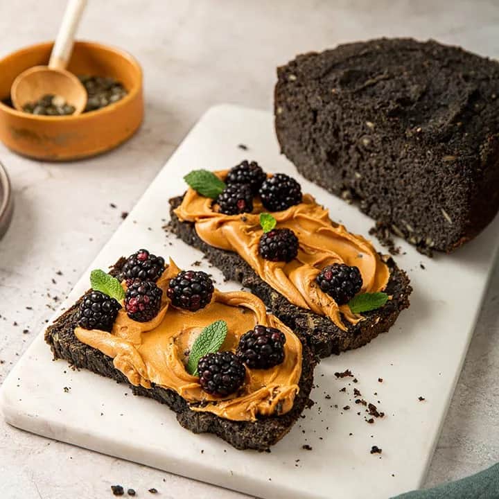 Prosty przepis na chleb bezglutenowy keto – zdrowy i niskowęglowodanowy domowy wypiek