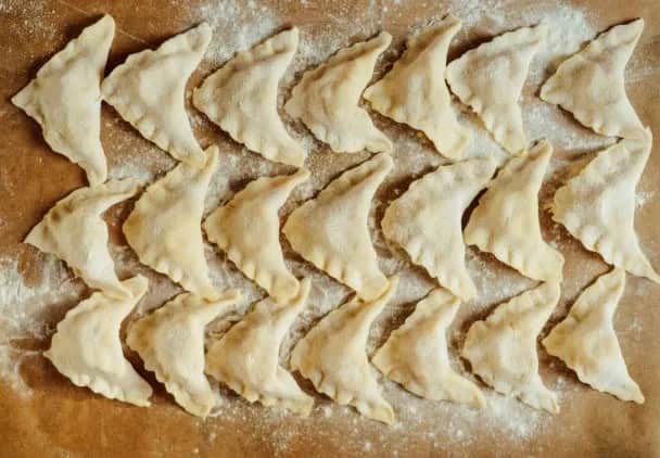 Pyszne pierogi bezglutenowe przepis na idealne ciasto i farsz